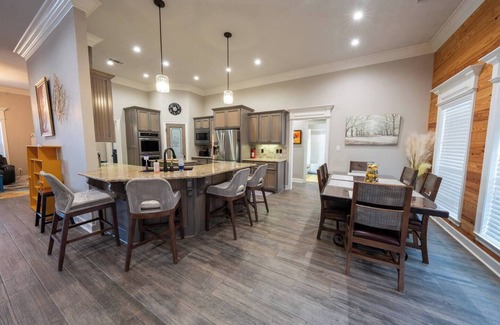 Sherwood Casa | Veteran’s Family Retreat | Spacious & Peaceful Stay Near AFB
