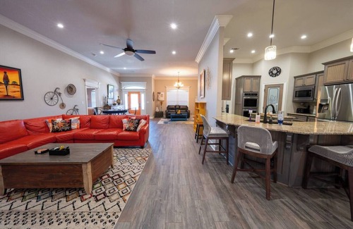 Sherwood Casa | Veteran’s Family Retreat | Spacious & Peaceful Stay Near AFB