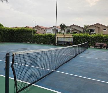 Samborondon Villa | Via Samborondón Ciudad Celeste, Tipo Mansión, 5 camas, 4 hab, piscina gym
