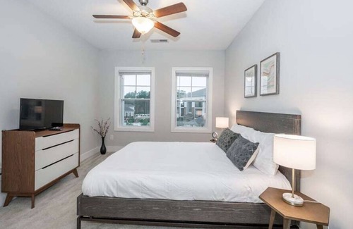 Morrisville Apartamento | Viagem Modern 2BR with Balcony,Pool&Gym