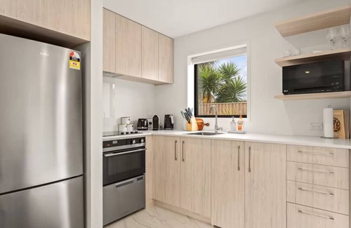 Henderson Casa | Vibrant 2 bed Henderson Abode