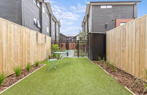 Henderson Casa | Vibrant 2 bed Henderson Abode