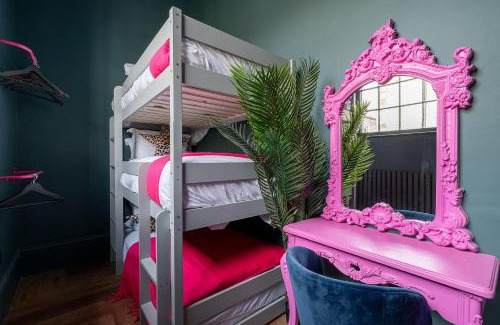 Barnard Castle Apartamento | Vibrant 2-Bedroom Chapel Retreat
