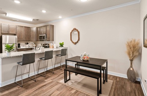 Stafford Apartamento | Vibrant 2 beds/2 baths apartment, just 1 mile from Stafford Hospital