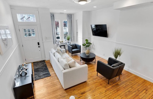 Trinidad Casa | Vibrant 3 bedroom DC with beautiful rear patio
