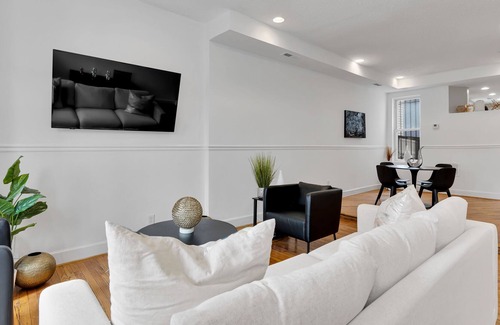 Trinidad Casa | Vibrant 3 bedroom DC with beautiful rear patio