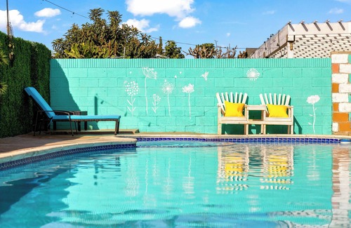 City of Industry Casa | Vibrant 5BR/2BA Ranch Home w/ Poo & Hot Tub l King Bed 2000 Sqft -Disneyland!