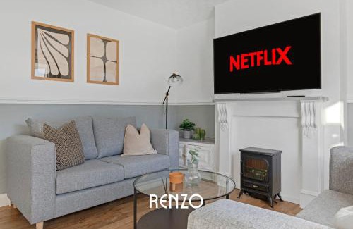 Chilwell Apartamento | Vibrant and Cosy 3-Bed Home in Nottingham by Renzo, Perfect for Contractors, Free Parking!
