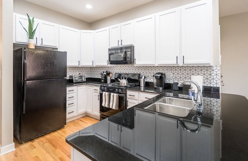 Tri-Taylor Condominio | Vibrante y moderna casa de 2 dormitorios en Try-Taylor.