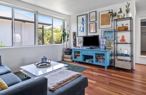 Freshwater Apartamento | Vibrant Beachside Retreat 2BR Unit in Freshwater