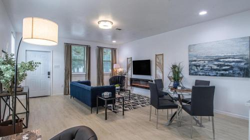 Central City Apartamento | Vibrant Blue Luxury Apartment 2316