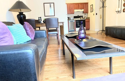 Park Slope Apartamento | Vibrant Classic BK Neighborhood!1 Block From Boutiqes, Restraunts, Shops & More!