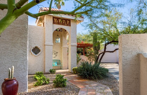 Santiago Casa | Vibrant & Cozy Hacienda Retreat|Pool|Sleeps 10