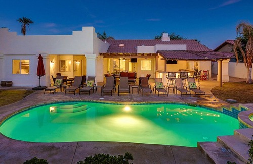Magnesia Falls Cove Casa | Vibrant, Dog-Friendly Home with WiFi, Private Pool, Spa, & Outdoor Kitchen