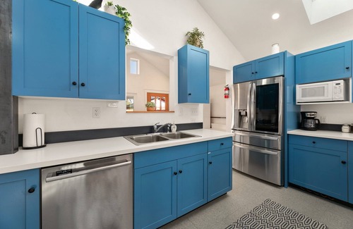 Martinez Park Casa | Vibrant Downtown Bungalow – Walk Everywhere!