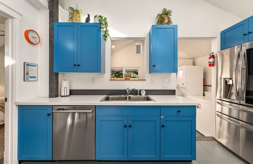 Martinez Park Casa | Vibrant Downtown Bungalow – Walk Everywhere!