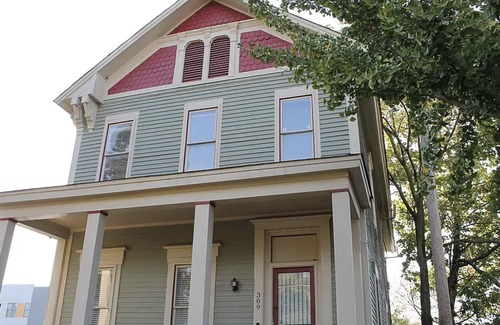 New Pathways Apartamento | Historic Home in Downtown Memphis - Upper unit