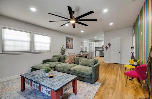 Shearer Hills - Ridgeview Casa | Vibrant Fiesta-Style Retreat