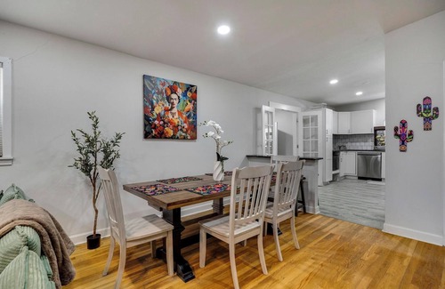 Shearer Hills - Ridgeview Casa | Vibrant Fiesta-Style Retreat