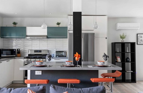 Mission Hills Apartamento | Vibrant Hillside Retreat with Harbor Views, King bed