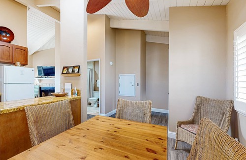 Beach Hill - Beach Flats Casa | ¡Casa vibrante con vistas impresionantes y ubicación conveniente!