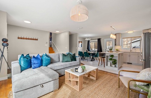 East Kootenay Casa | Vibrant In The Valley | 4 Bedroom Getaway | Arcade