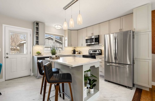East Kootenay Casa | Vibrant In The Valley | 4 Bedroom Getaway | Arcade