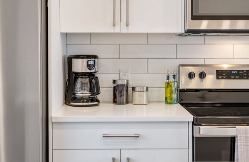 Crescent Heights Casa | Vibrant Inner City Townhome Private Garage ⭐️