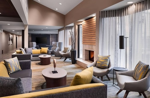 Middletown Hotel | Vibrant Nightlife at Amazing Middletown Hotel | 3 Rooms w/ Patio