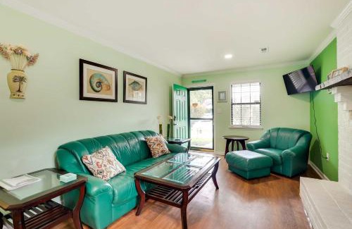 North Charleston Apartamento | Vibrant North Charleston Duplex Near Airport!