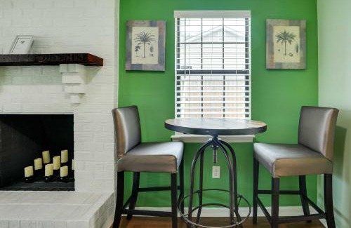 North Charleston Apartamento | Vibrant North Charleston Duplex Near Airport!