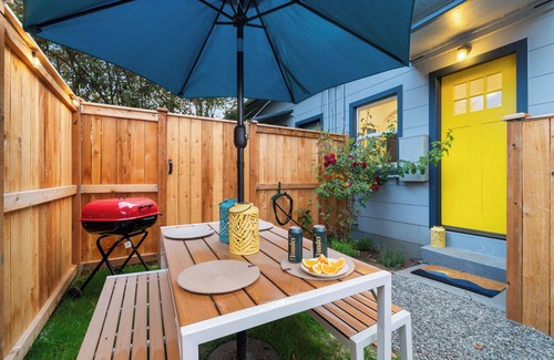 Port Angeles Cabaña | Vibrant Parkside Retreat -Newly Renovated, Hot Tub & Walkable to Downtown!
