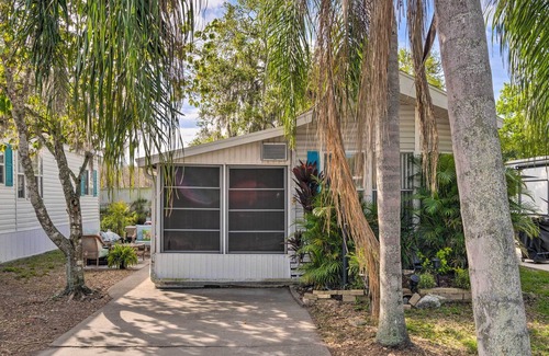 Braden River Cabaña | Vibrant & Pet-Friendly Oasis w/ Resort Perks!