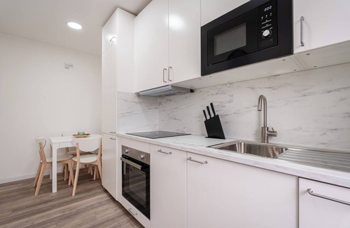 Sao Mamede de Infesta Apartamento | HostWise - Vibrant Urban Flat