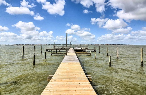 El Lago Condominio | Vibrant Seabrook Condo w/ Waterfront Pool!