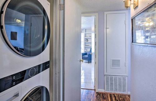 El Lago Condominio | Vibrant Seabrook Condo w/ Waterfront Pool!