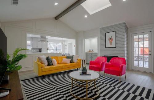Richardson Casa | Vibrant Spacious Home w Private Pool and Jacuzzi