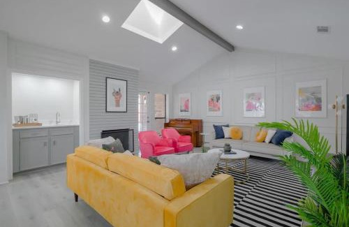Richardson Casa | Vibrant Spacious Home w Private Pool and Jacuzzi