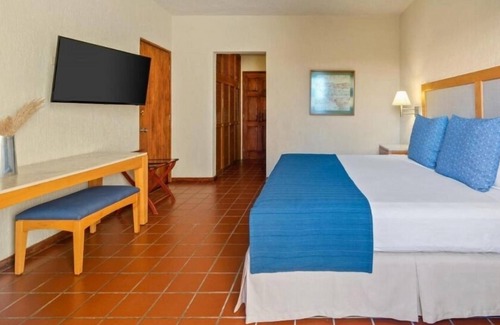 Campo de Golf Fonatur Hotel | Vibrant Studio in San José del Cabo