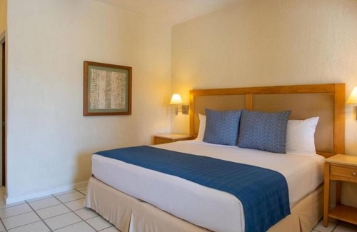 Campo de Golf Fonatur Hotel | Vibrant Studio in San José del Cabo