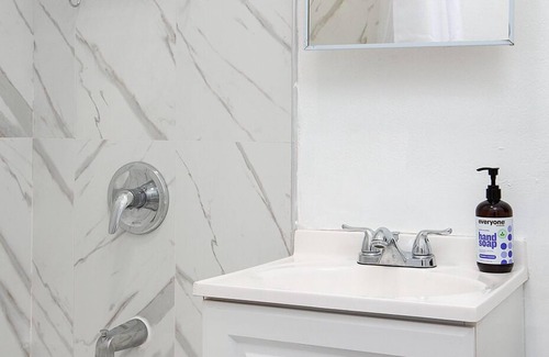 Westlake Apartamento | Vibrant Studio Retreat Near DTLA Attractions!