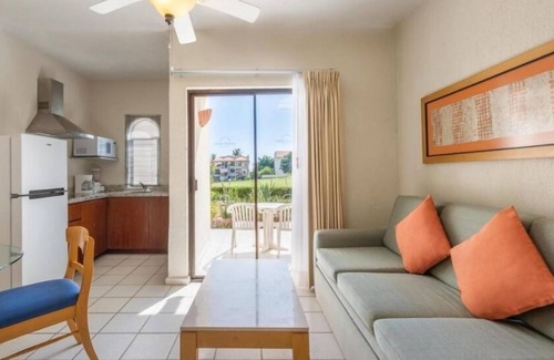 Campo de Golf Fonatur Hotel | Vibrant Suite Steps to Punta Sur Golf Course
