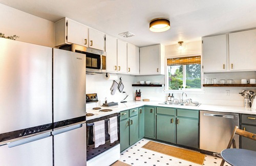 Central Tacoma Casa | Vibrant Tacoma Retreat, Near Point Defiance Park!