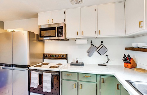 Central Tacoma Casa | Vibrant Tacoma Retreat, Near Point Defiance Park!