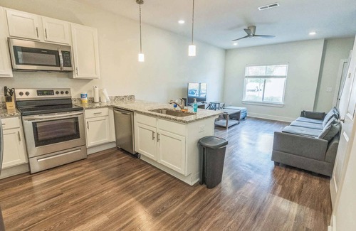 Clemson Casa | Vibrant Townhome with Gym +Work Desk