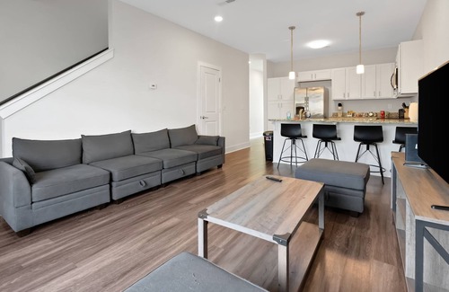 Clemson Casa | Vibrant Townhome with Gym +Work Desk
