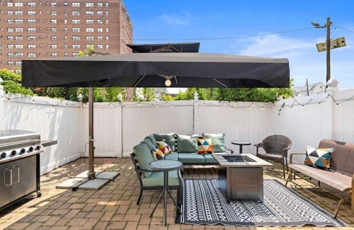Bayonne Apartamento | Vibrant Tribal Oasis-9 mi to NYC