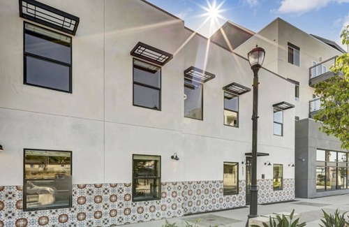 Vista Apartamento | Vibrant Vista Stay, Short Stroll To Downtown