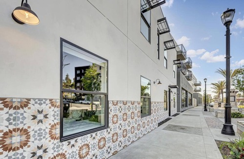 Vista Apartamento | Vibrant Vista Stay, Short Stroll To Downtown