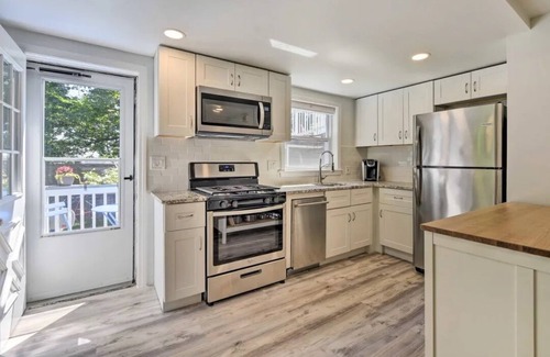 Winthrop Apartamento | Vibrant Winthrop Apartment - Close to Ocean!
